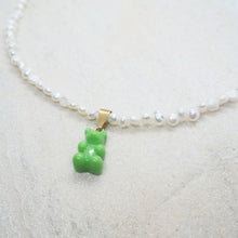 Lade das Bild in den Galerie-Viewer, NOSTALGIC BEAR NECKLACE GREEN
