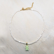 Lade das Bild in den Galerie-Viewer, NOSTALGIC BEAR NECKLACE LIGHT GREEN
