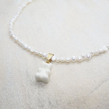 Lade das Bild in den Galerie-Viewer, NOSTALGIC BEAR NECKLACE WHITE
