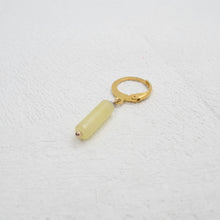 Lade das Bild in den Galerie-Viewer, SOFTY YELLOW JADE HOOP
