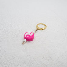 Lade das Bild in den Galerie-Viewer, YIN AND YANG PINK HOOP
